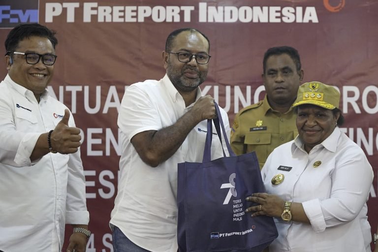 Freeport Indonesia Serahkan Paket Bantuan Penurunan Stunting