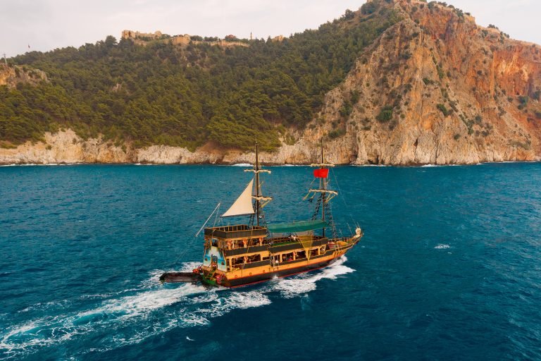 Dongkrak Potensi Wisata IKN dengan Layanan Kapal Pinisi