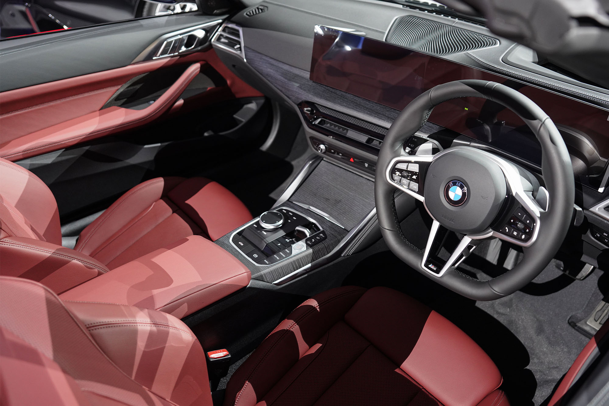 BMW Indonesia Hadirkan Kemewahan dan Teknologi Terbaru di GIIAS 2024
