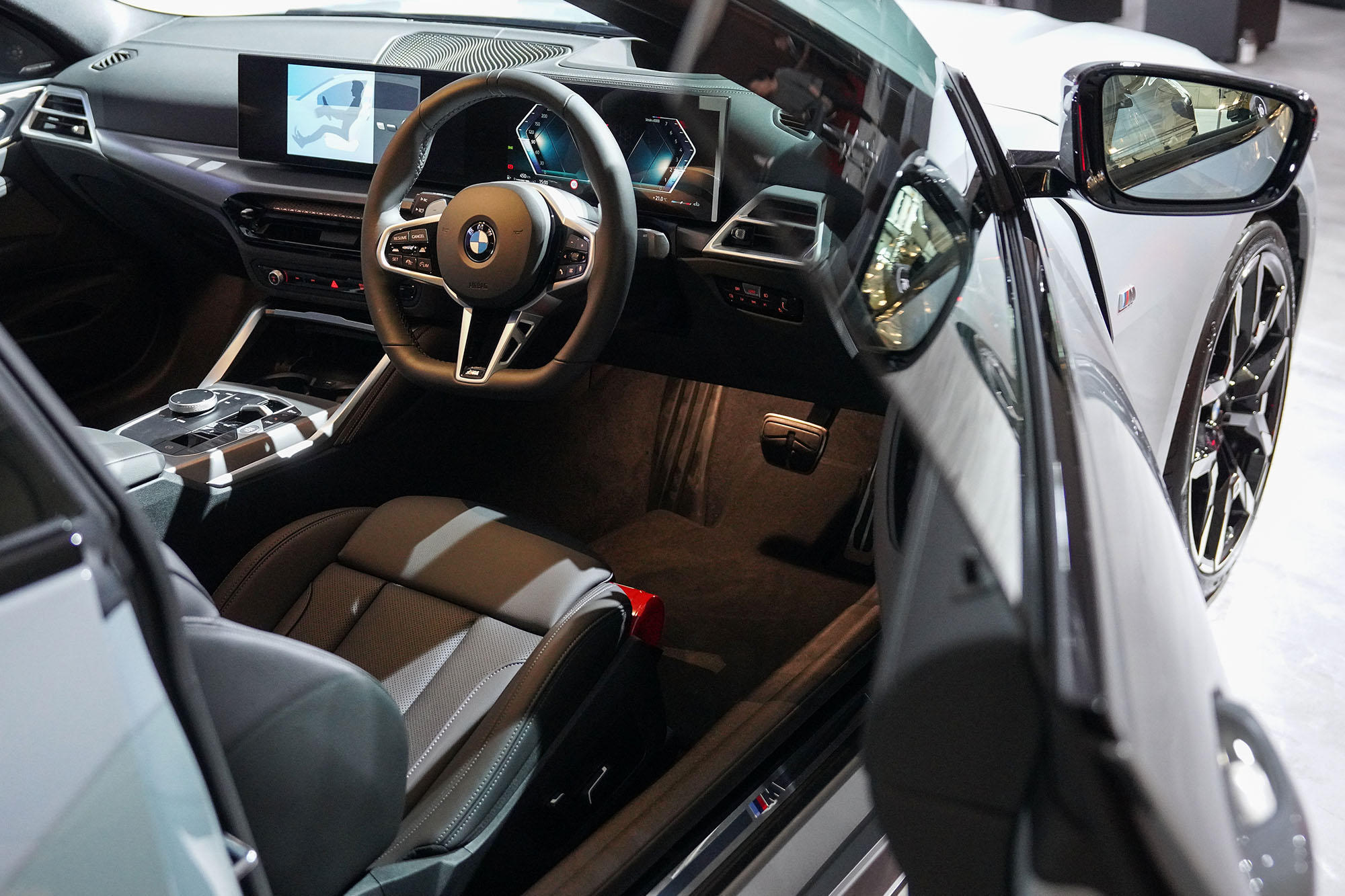 BMW Indonesia Hadirkan Kemewahan dan Teknologi Terbaru di GIIAS 2024
