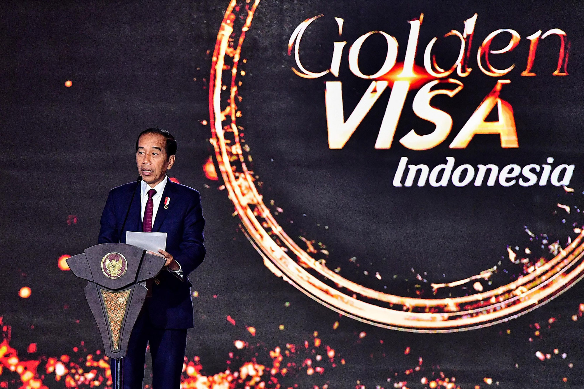 Momen Pelatih Shin Tae Yong Terima Golden Visa Indonesia
