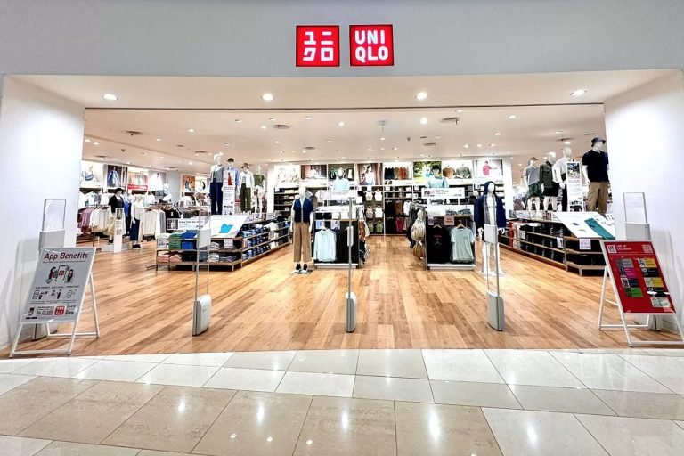 Menuju Net Zero Emissions PLN Pasok Listrik Hijau untuk Uniqlo Indonesia