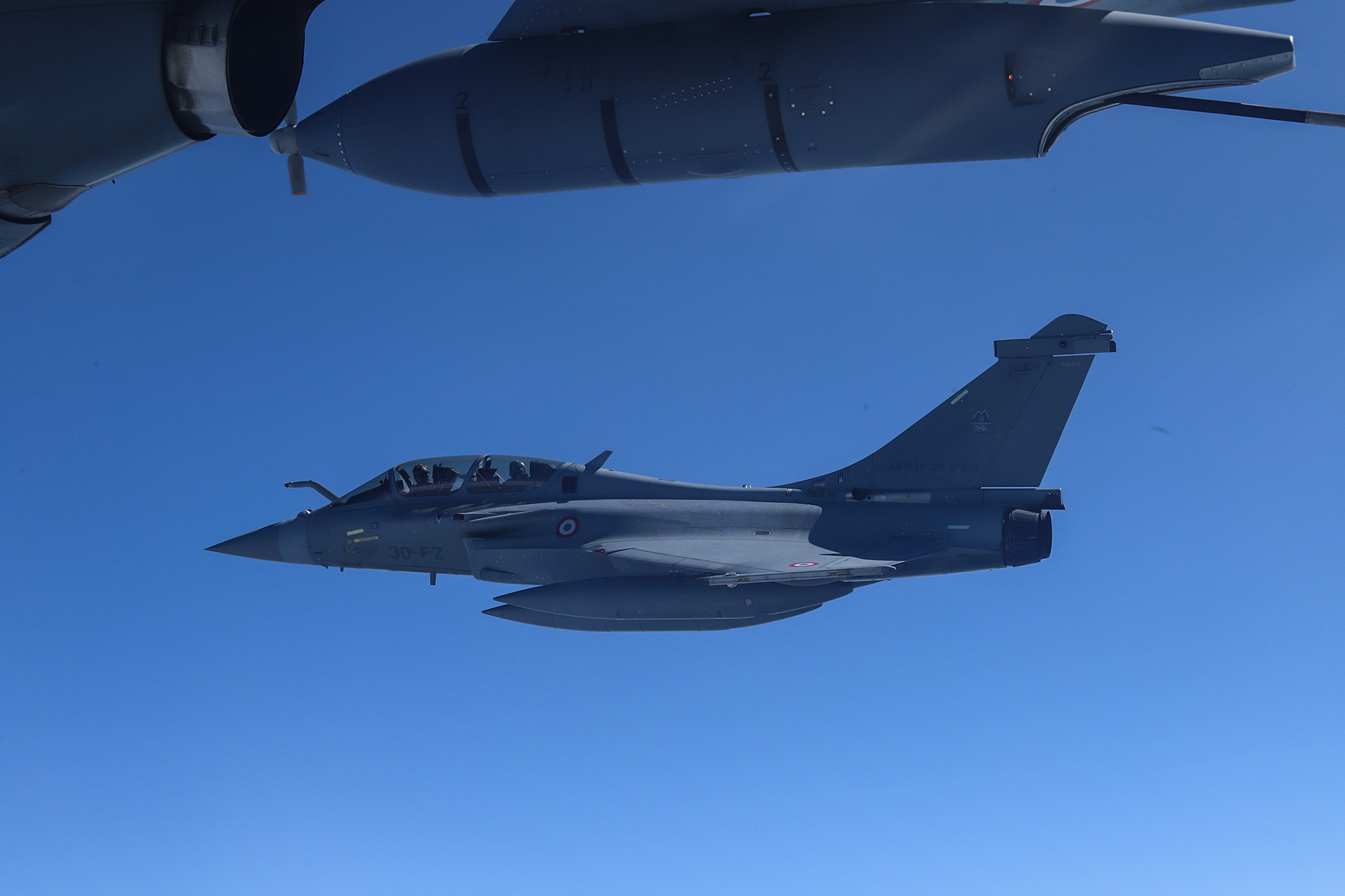 Manuver Jet Tempur Rafale Prancis di Langit Indonesia 