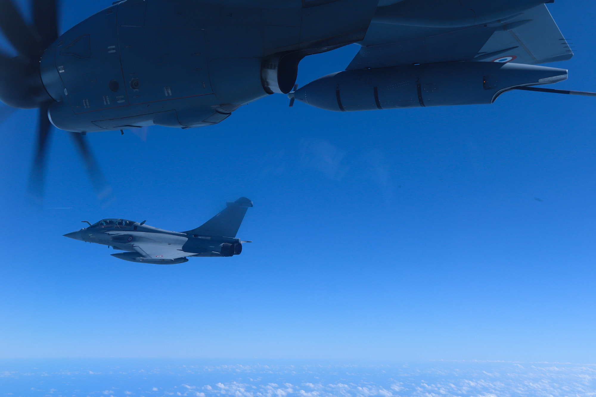 Manuver Jet Tempur Rafale Prancis di Langit Indonesia 