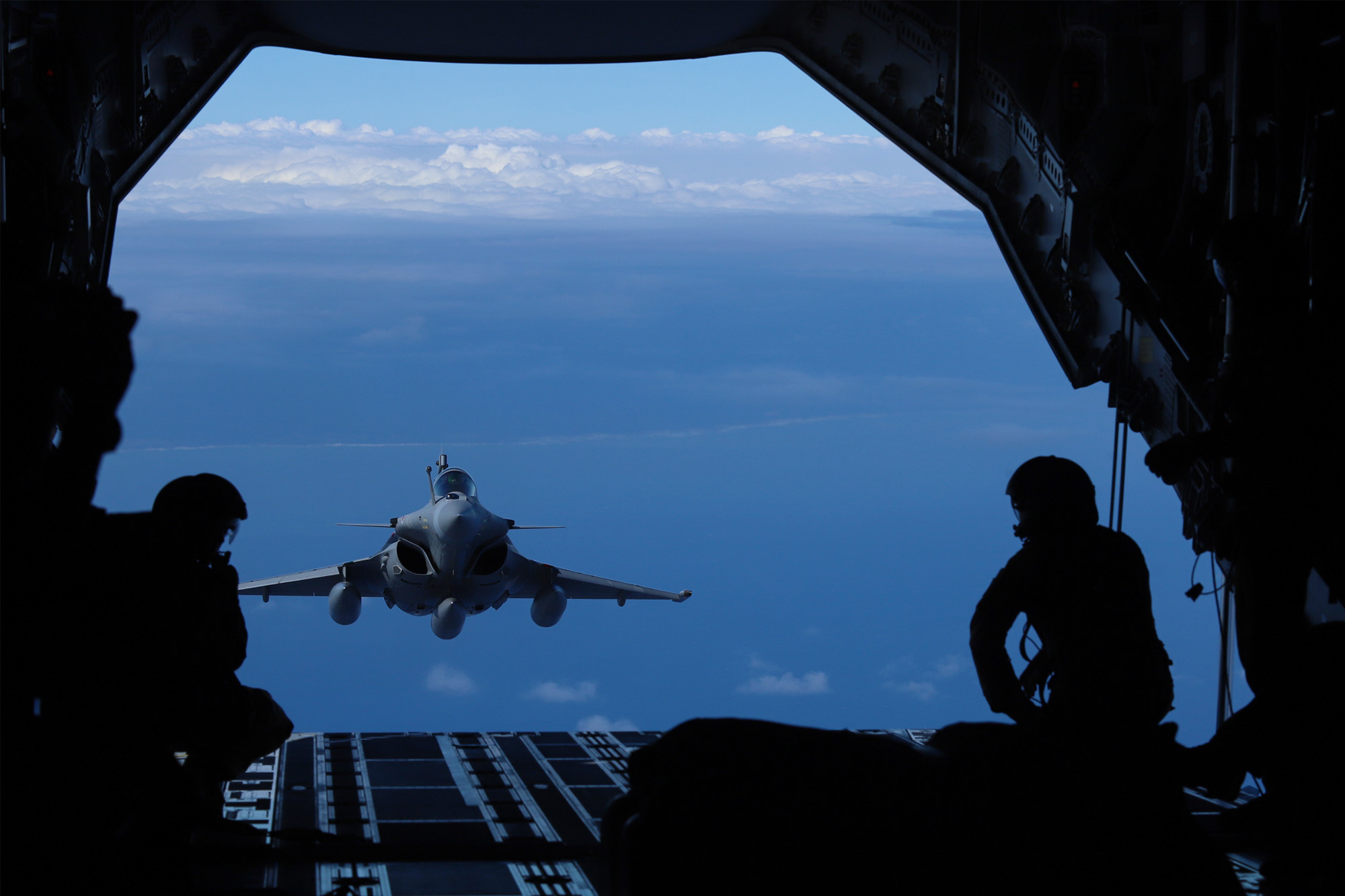 Manuver Jet Tempur Rafale Prancis di Langit Indonesia 