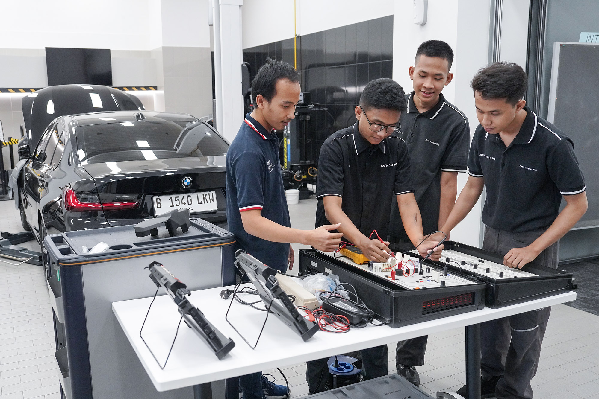 BMW Indonesia Kembali Cetak Teknisi Handal dalam Program BMW Technician Apprentice