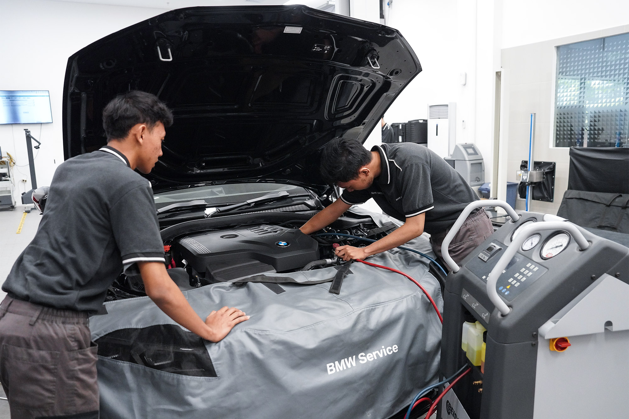 BMW Indonesia Kembali Cetak Teknisi Handal dalam Program BMW Technician Apprentice