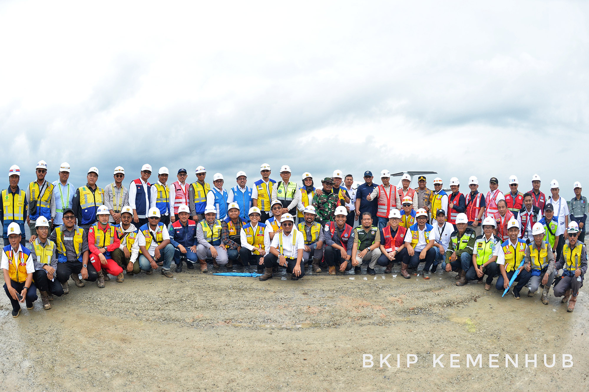 Ketika Dua Menteri Melihat Uji Coba Landasan Pacu Bandara IKN