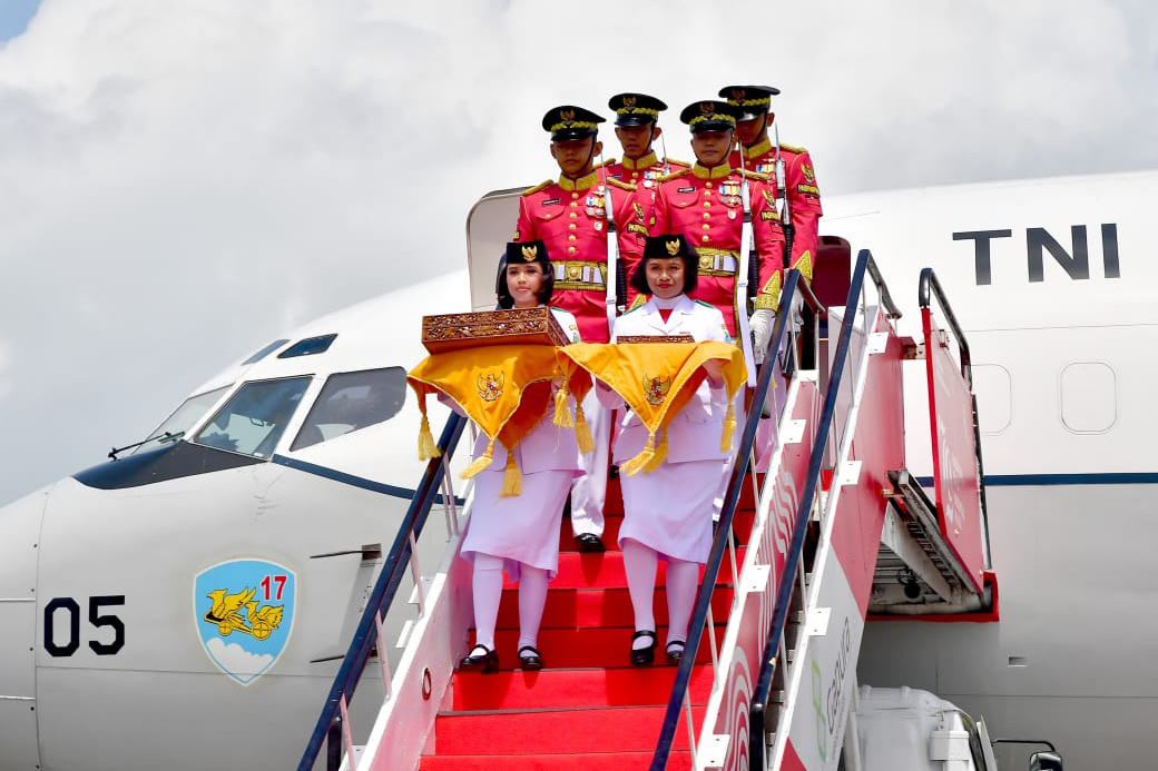 Duplikat Bendera Merah Putih dan Teks Proklamasi Tiba di Balikpapan