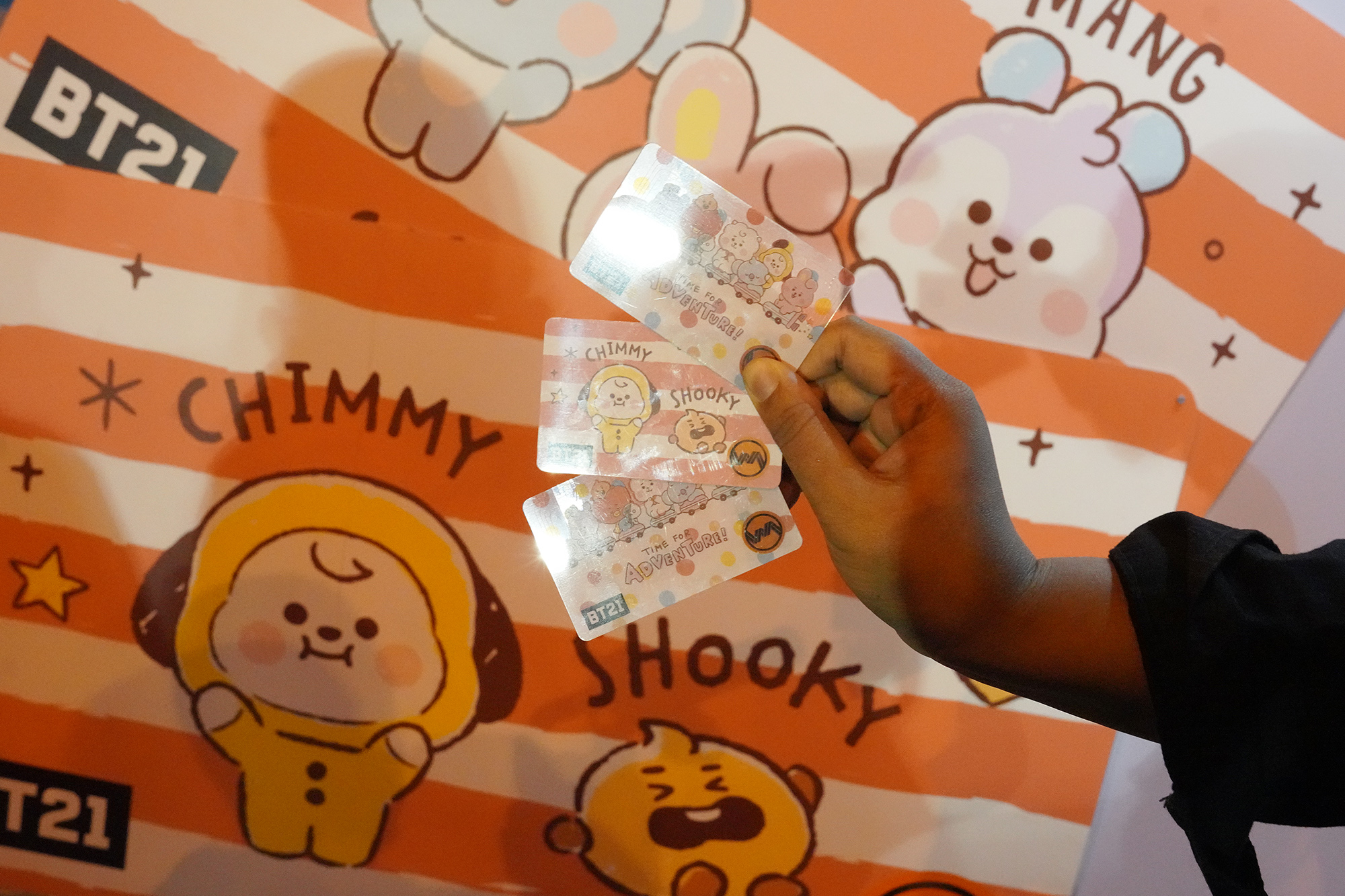 Tambah Koleksimu, KMT BT21 Sapa Pengguna Commuter Line
