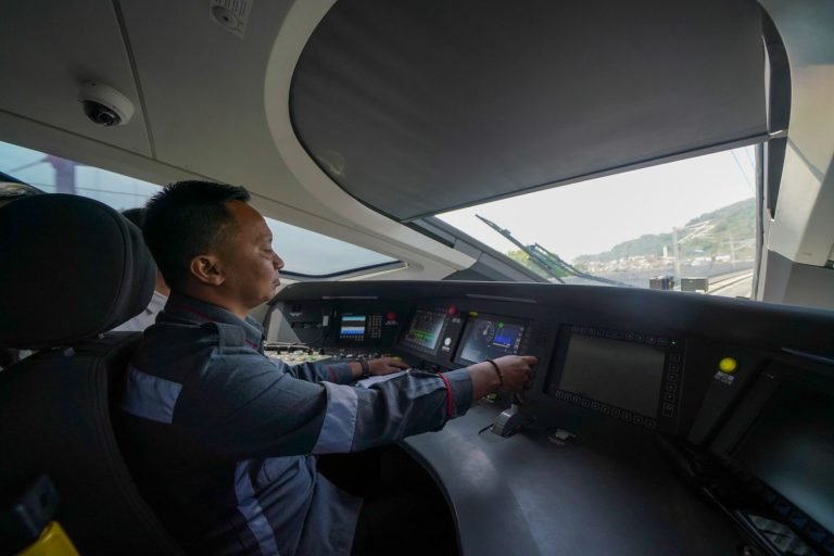 Keren, Masinis Indonesia Lolos Kemudikan Kereta Cepat Whoosh
