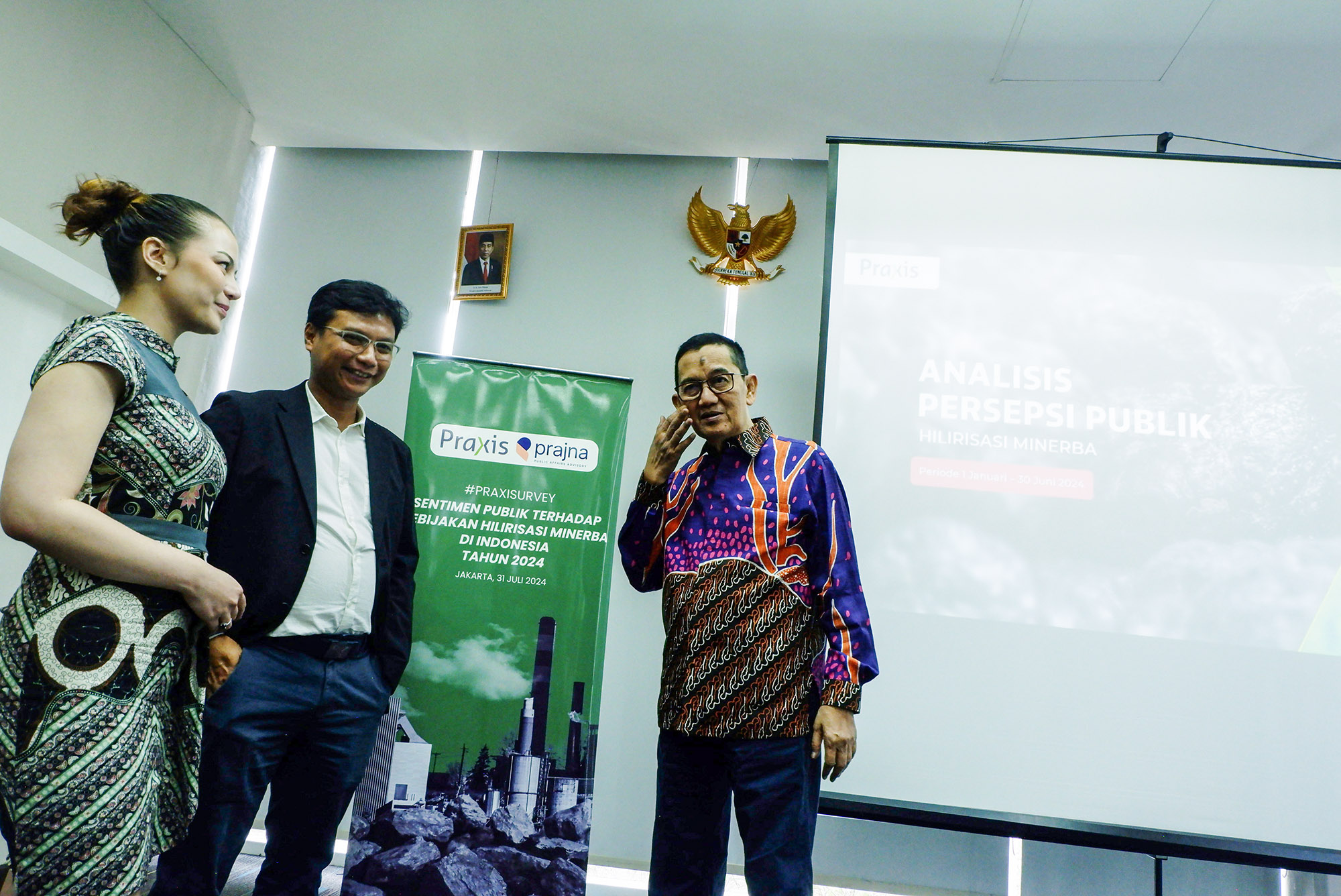 Hasil PraxiSurvey, Isu Politik Masih Menyelimuti Program Hilirisasi