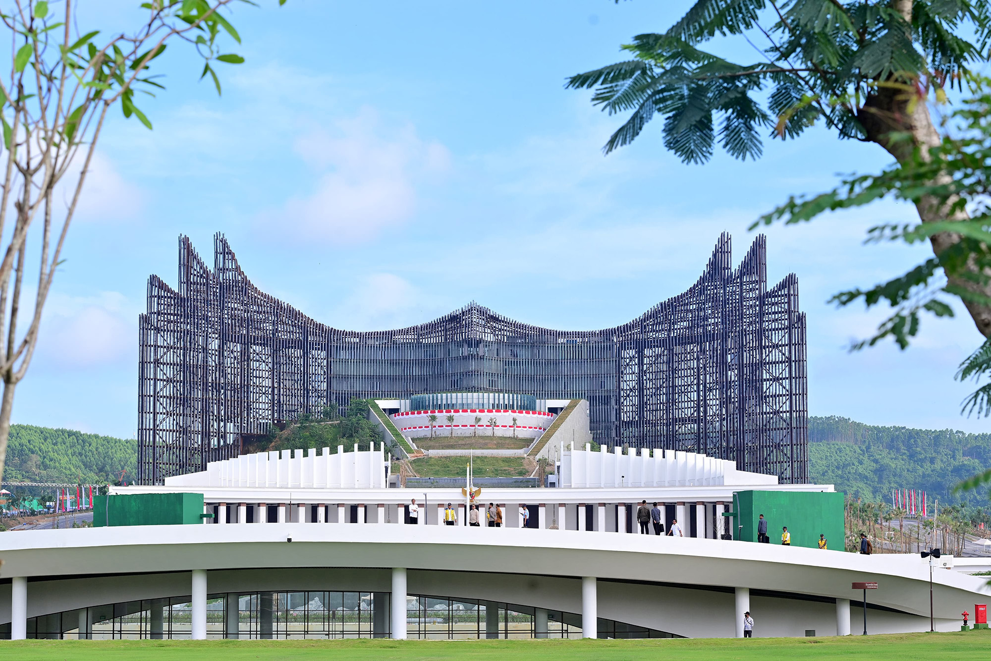 Plaza Seremoni Sumbu Kebangsaan Simbol Keharmonisan IKN