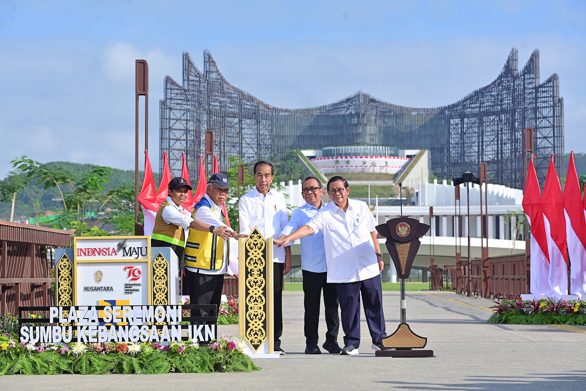 Plaza Seremoni Sumbu Kebangsaan Simbol Keharmonisan IKN