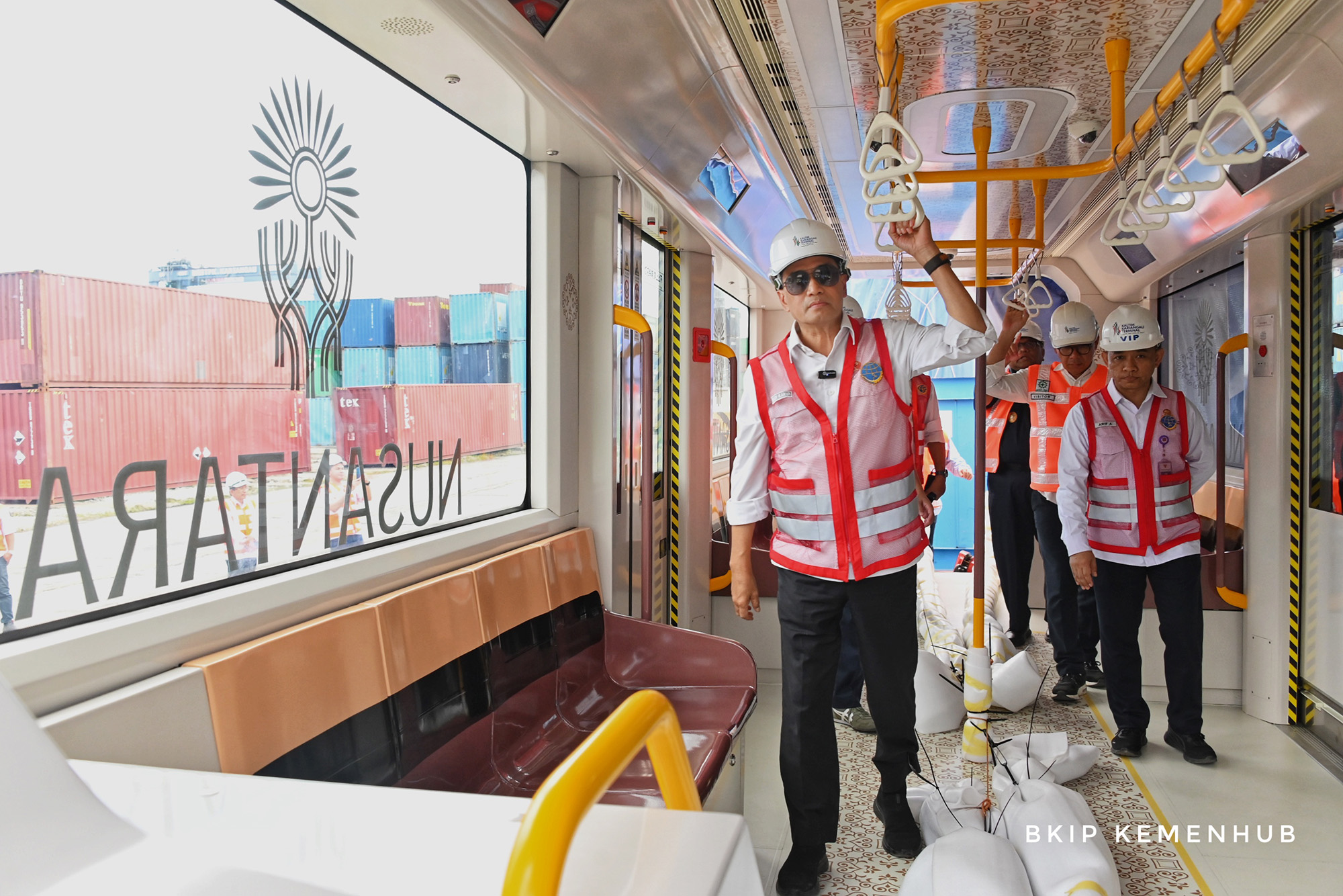 Siap Beroperasi di IKN, Satu Rangkaian Trem Otonom Telah Mendarat