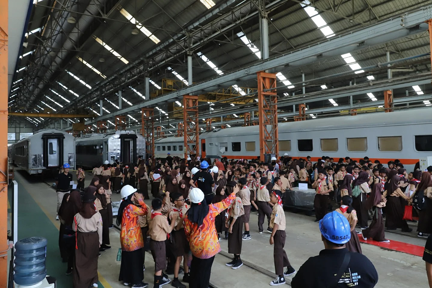 Hari Pertama Open House, Ribuan Orang Sambangi Balai Yasa Manggarai