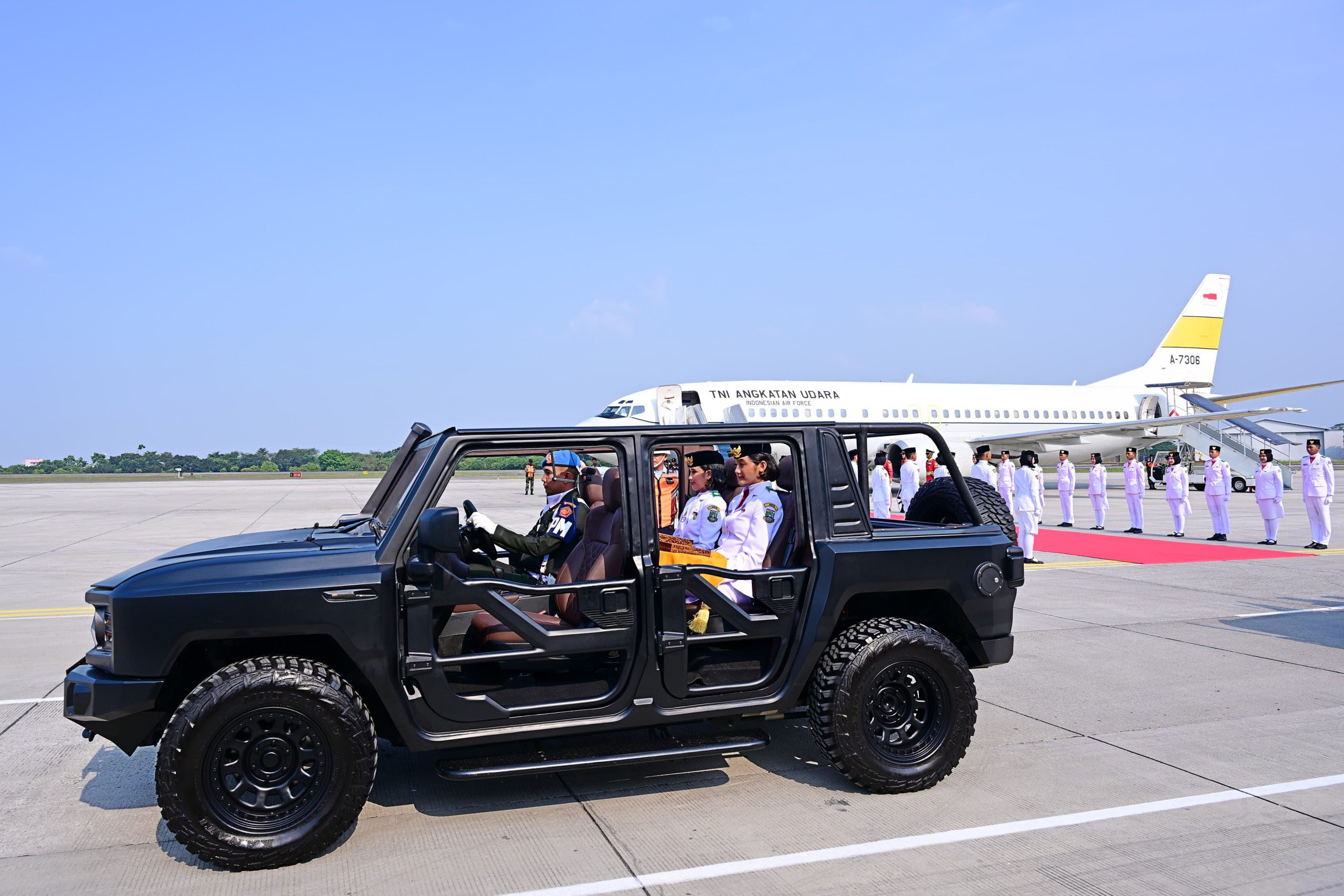 Melihat Kirab Bendera Merah Putih dan Teks Proklamasi