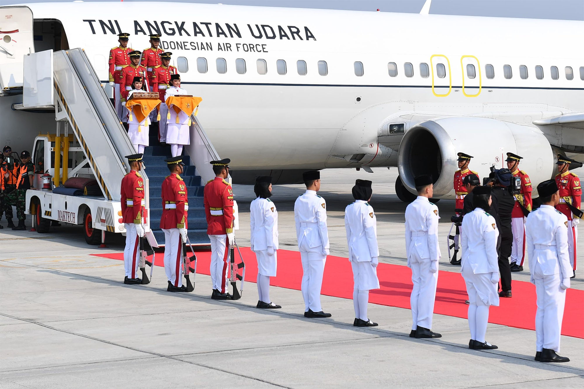 Melihat Kirab Bendera Merah Putih dan Teks Proklamasi