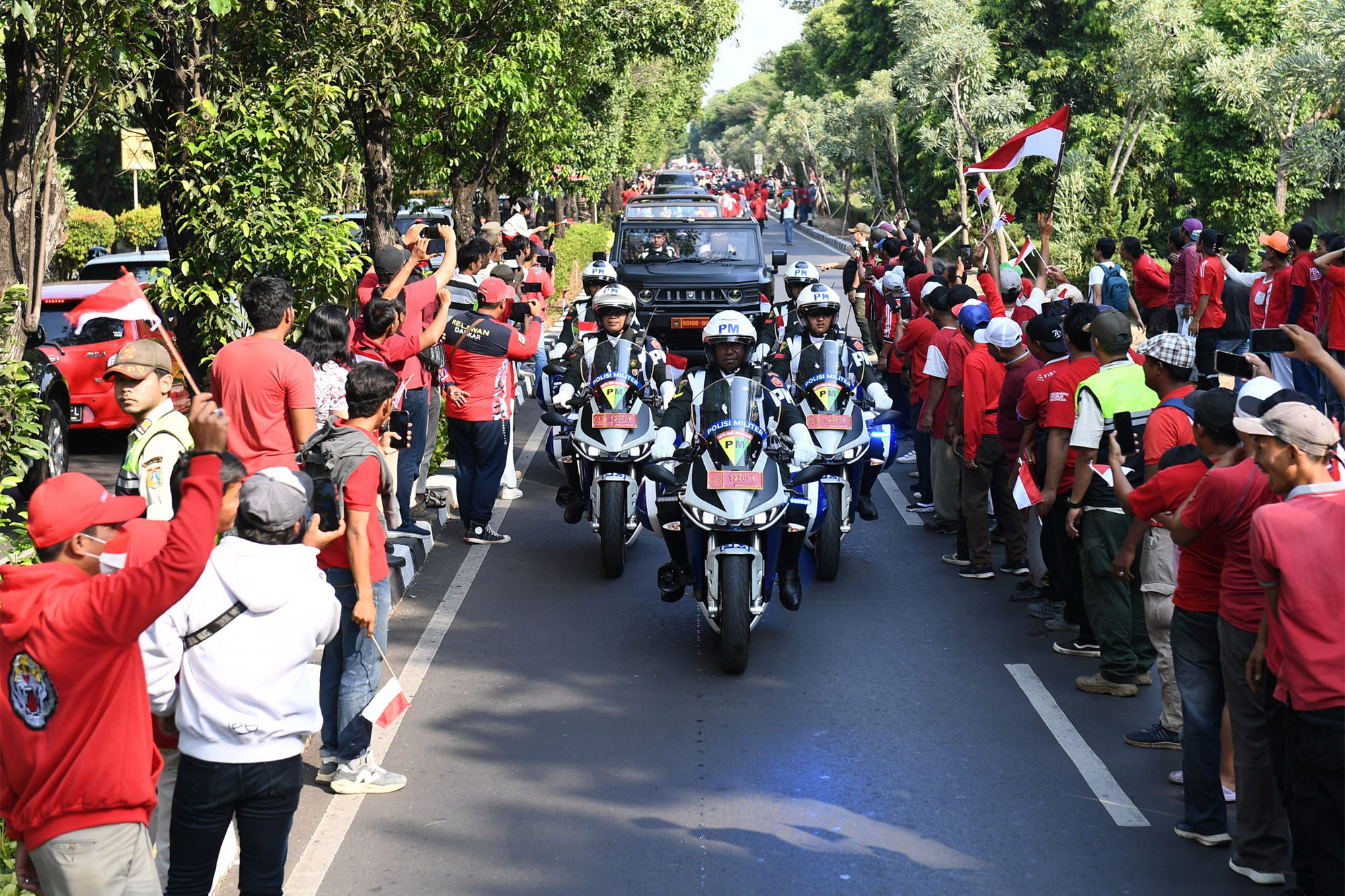Melihat Kirab Bendera Merah Putih dan Teks Proklamasi