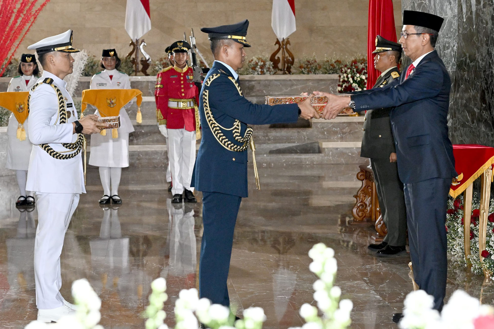 Melihat Kirab Bendera Merah Putih dan Teks Proklamasi