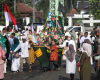 Memperingati Maulid Nabi dengan Tradisi Ngarak Perahu
