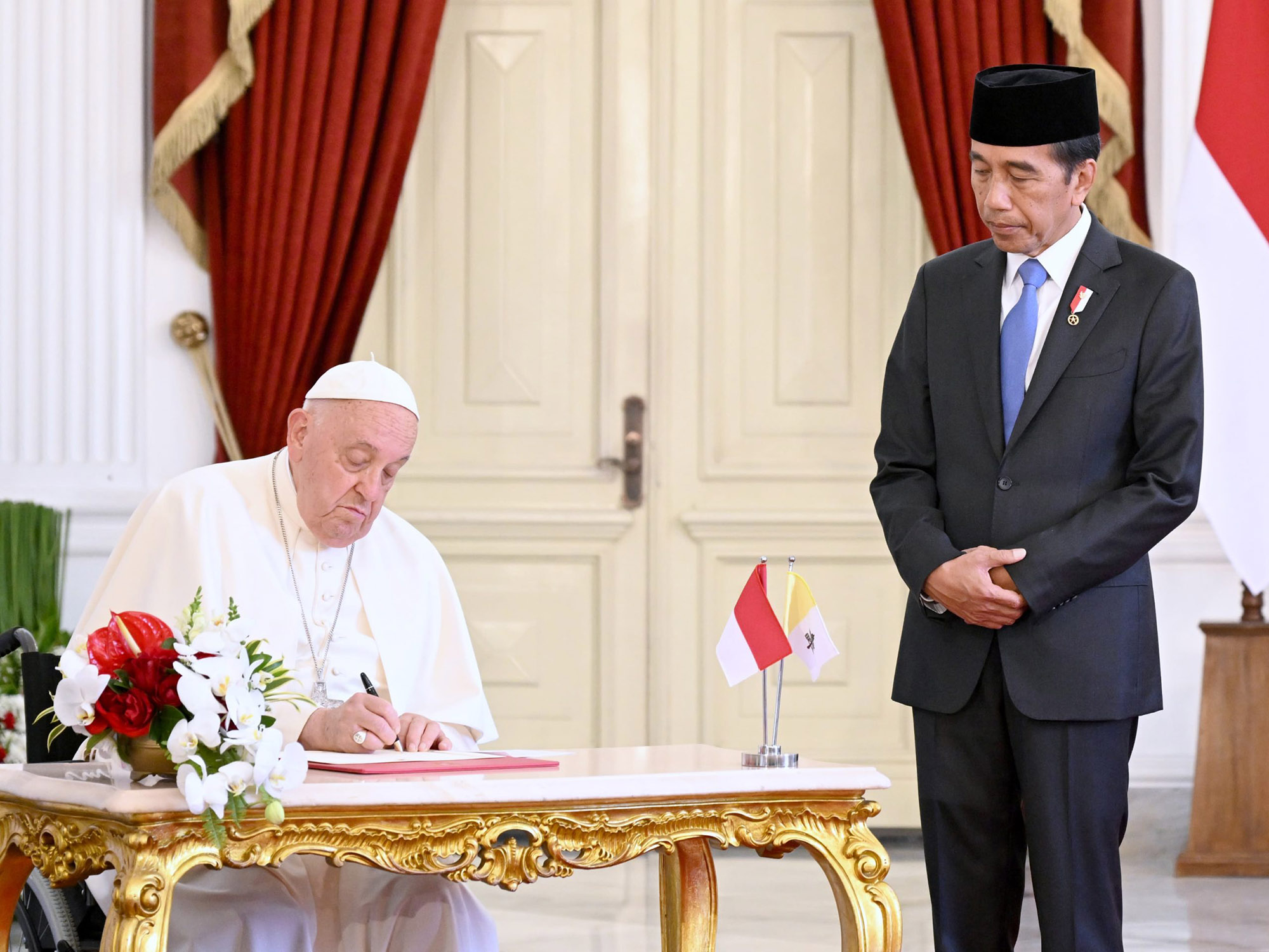 Momen Keakraban Paus Fransiskus dan Presiden Jokowi
