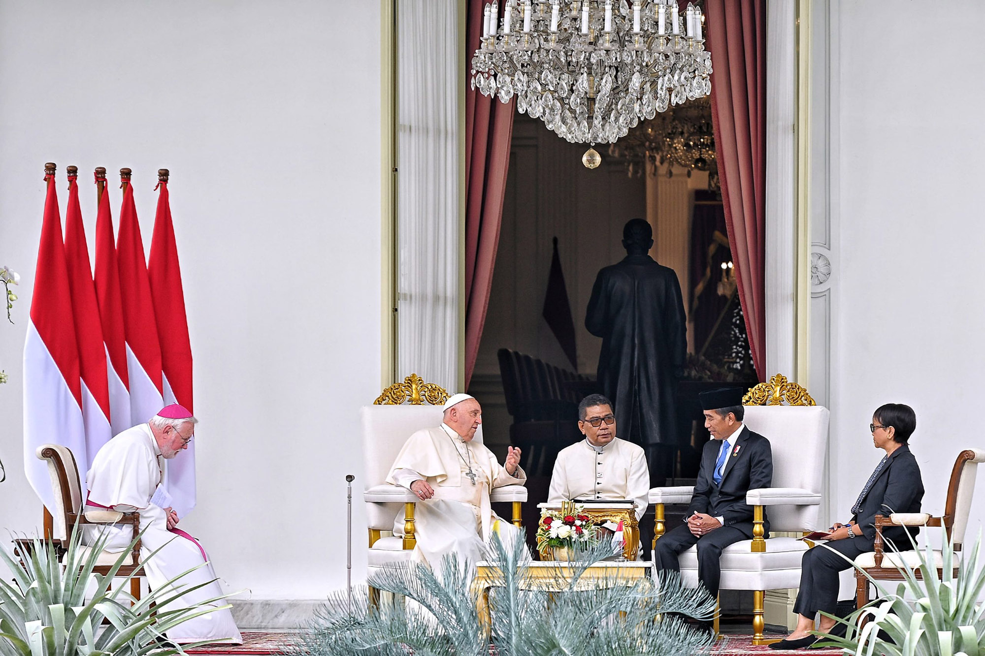 Momen Keakraban Paus Fransiskus dan Presiden Jokowi

