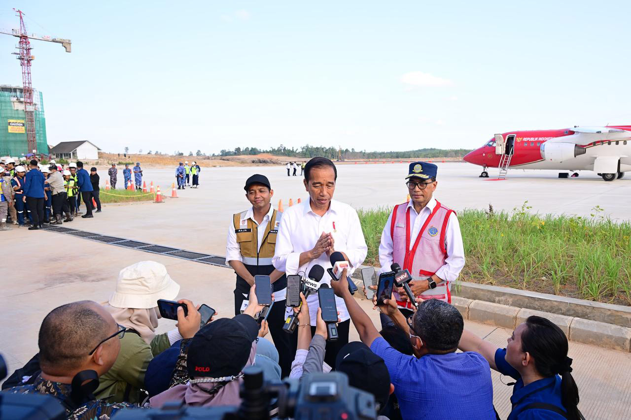 Pesawat Kepresidenan Mendarat Perdana di Bandara Nusantara IKN