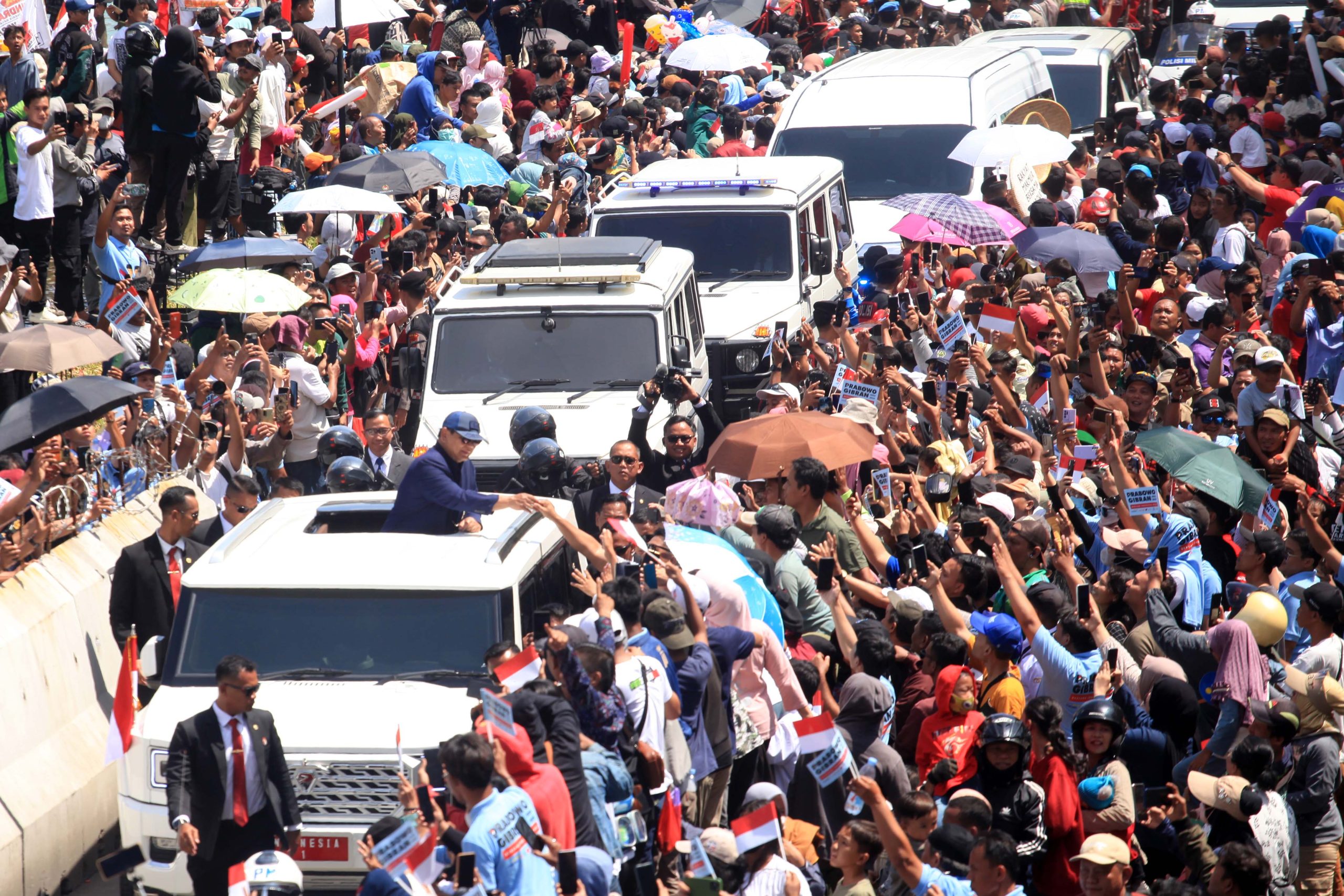 Antusiasme Warga Sambut Presiden Prabowo Subianto dengan Yel-yel
