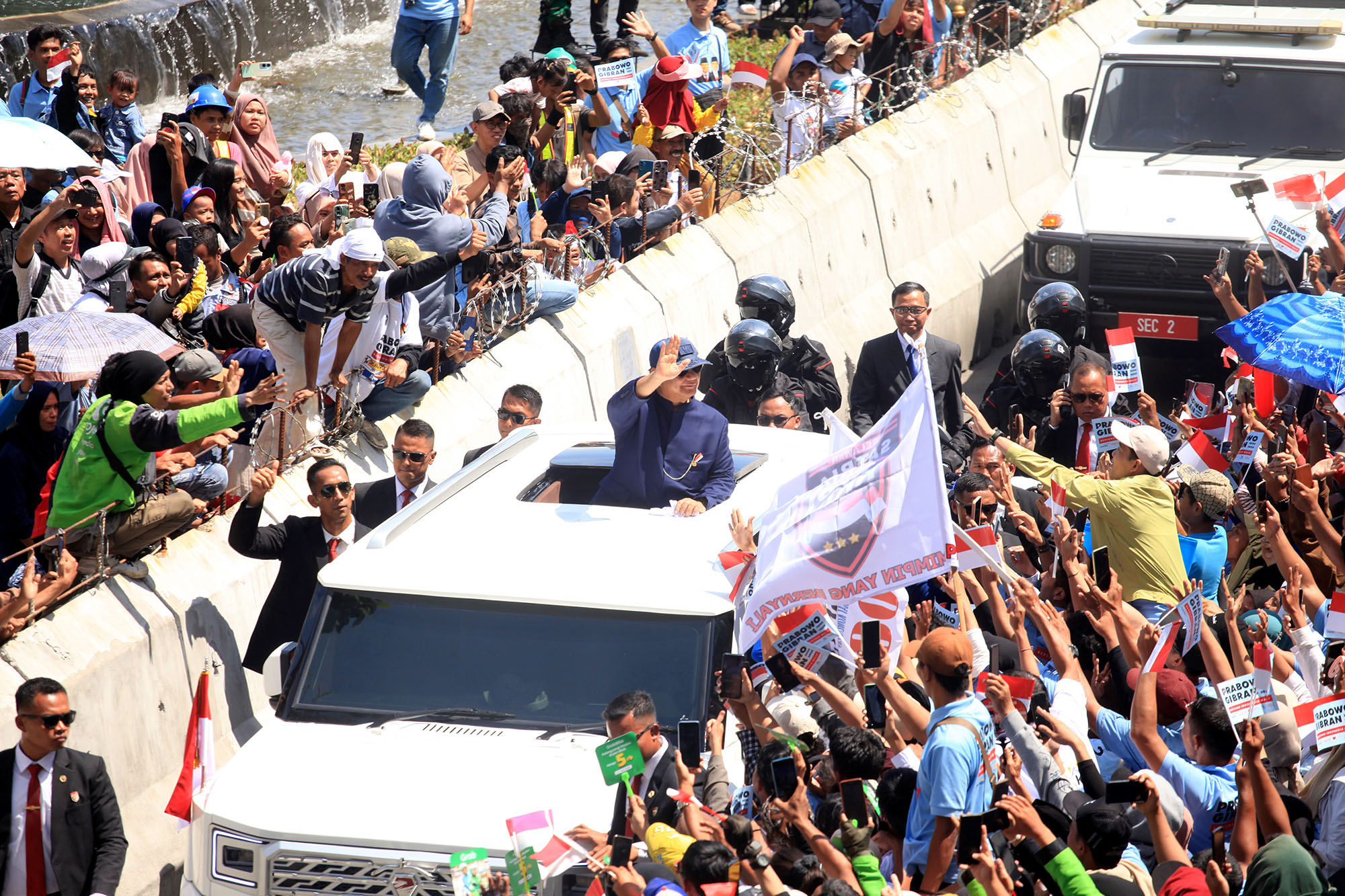 Antusiasme Warga Sambut Presiden Prabowo Subianto dengan Yel-yel