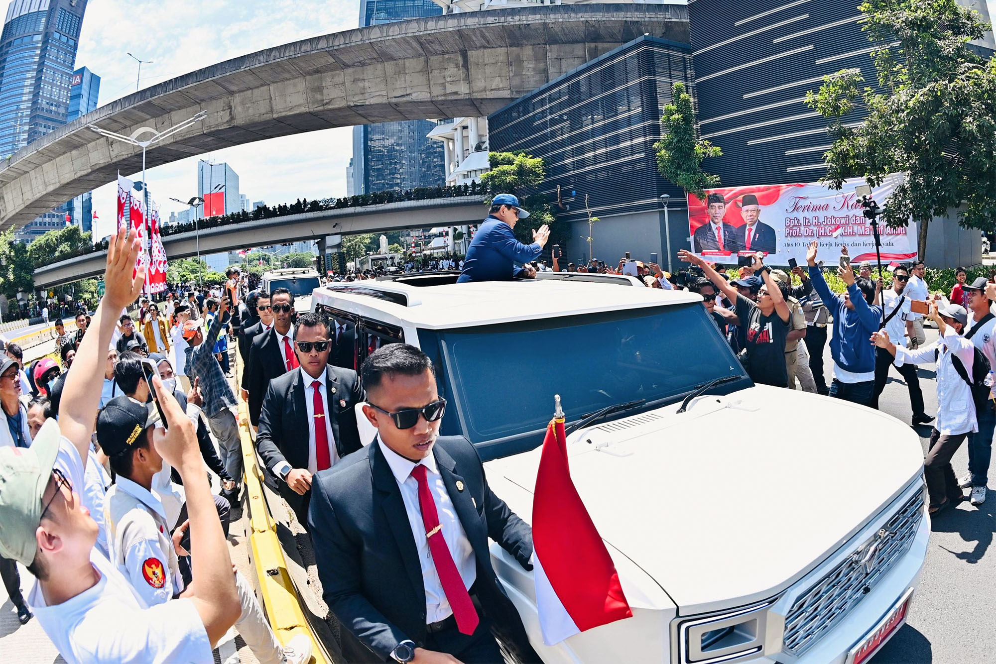 Antusiasme Warga Sambut Presiden Prabowo Subianto dengan Yel-yel