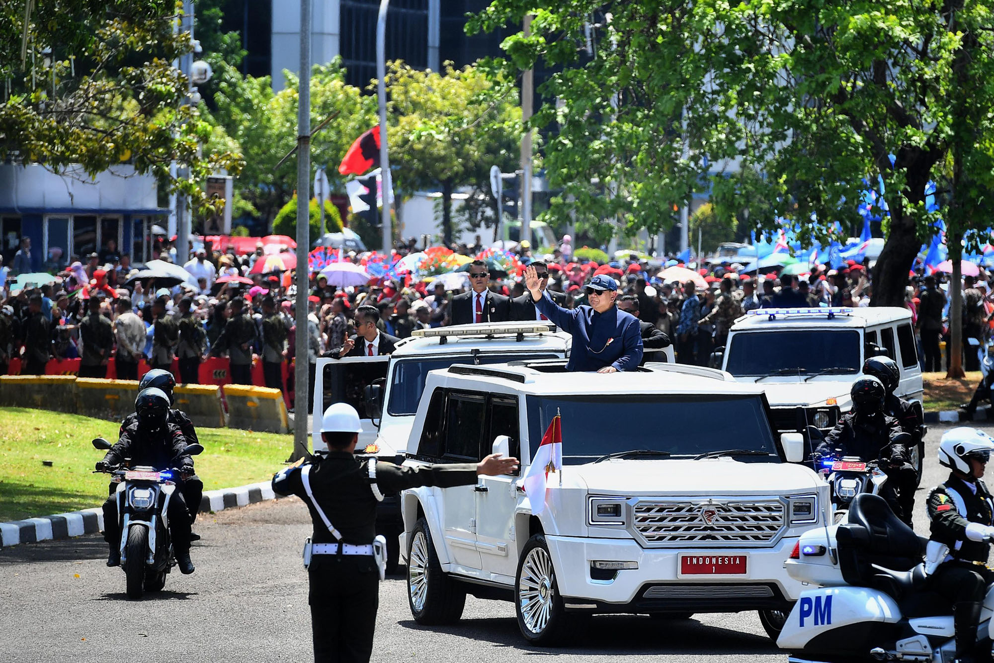 Antusiasme Warga Sambut Presiden Prabowo Subianto dengan Yel-yel