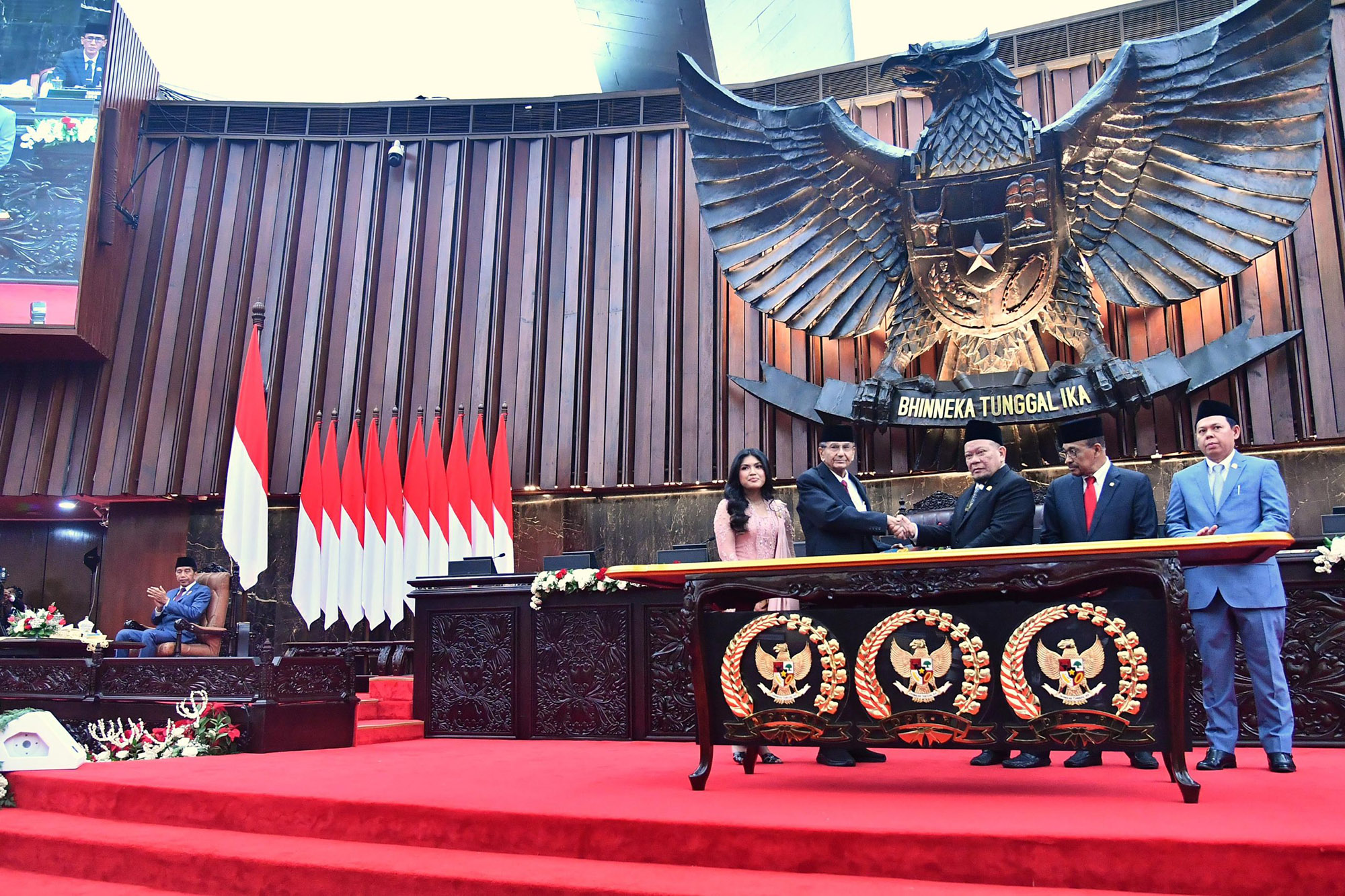 Momen Sidang Paripurna Pelantikan Anggota DPR/DPD/MPR RI
