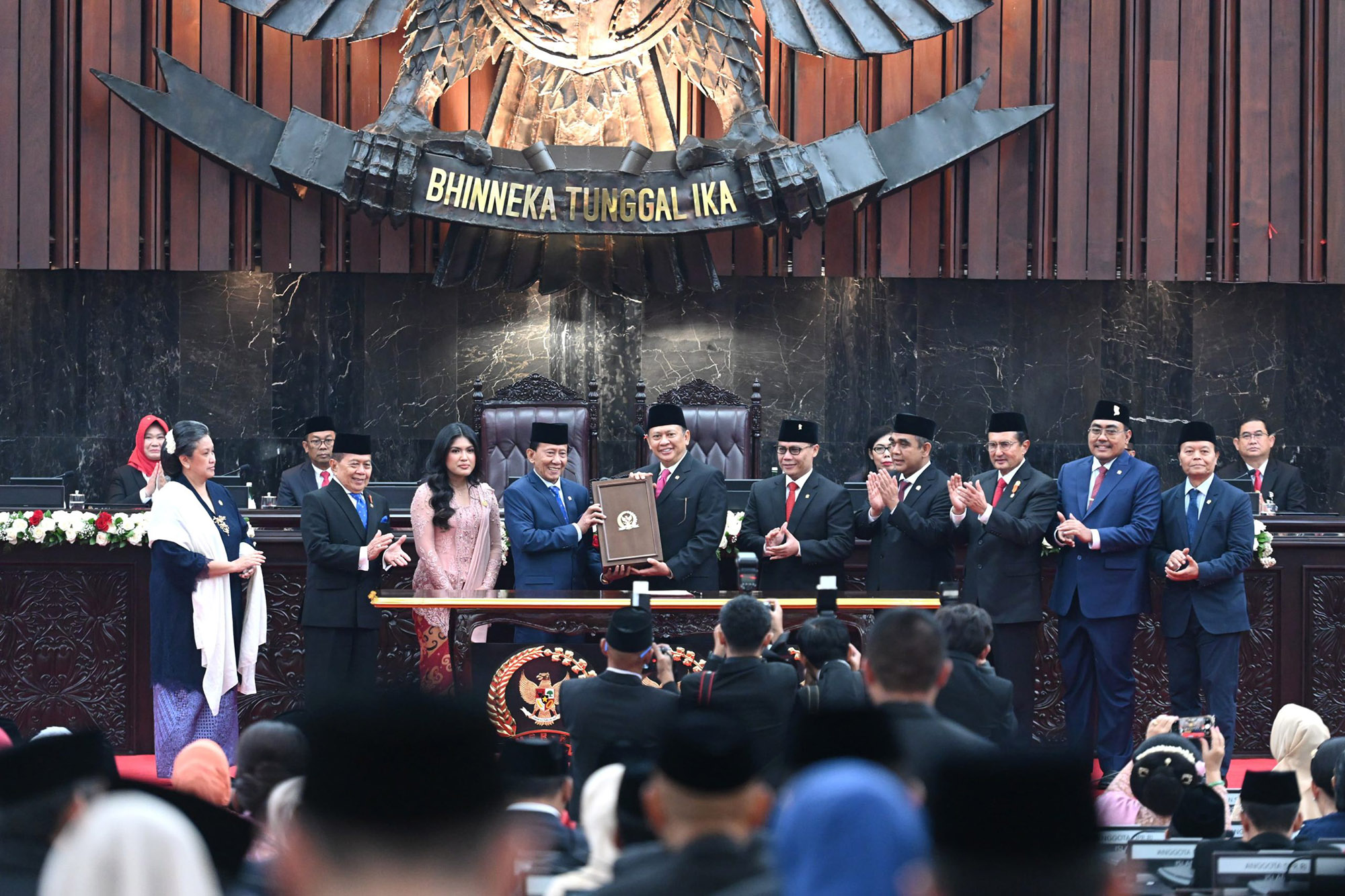 Momen Sidang Paripurna Pelantikan Anggota DPR/DPD/MPR RI
