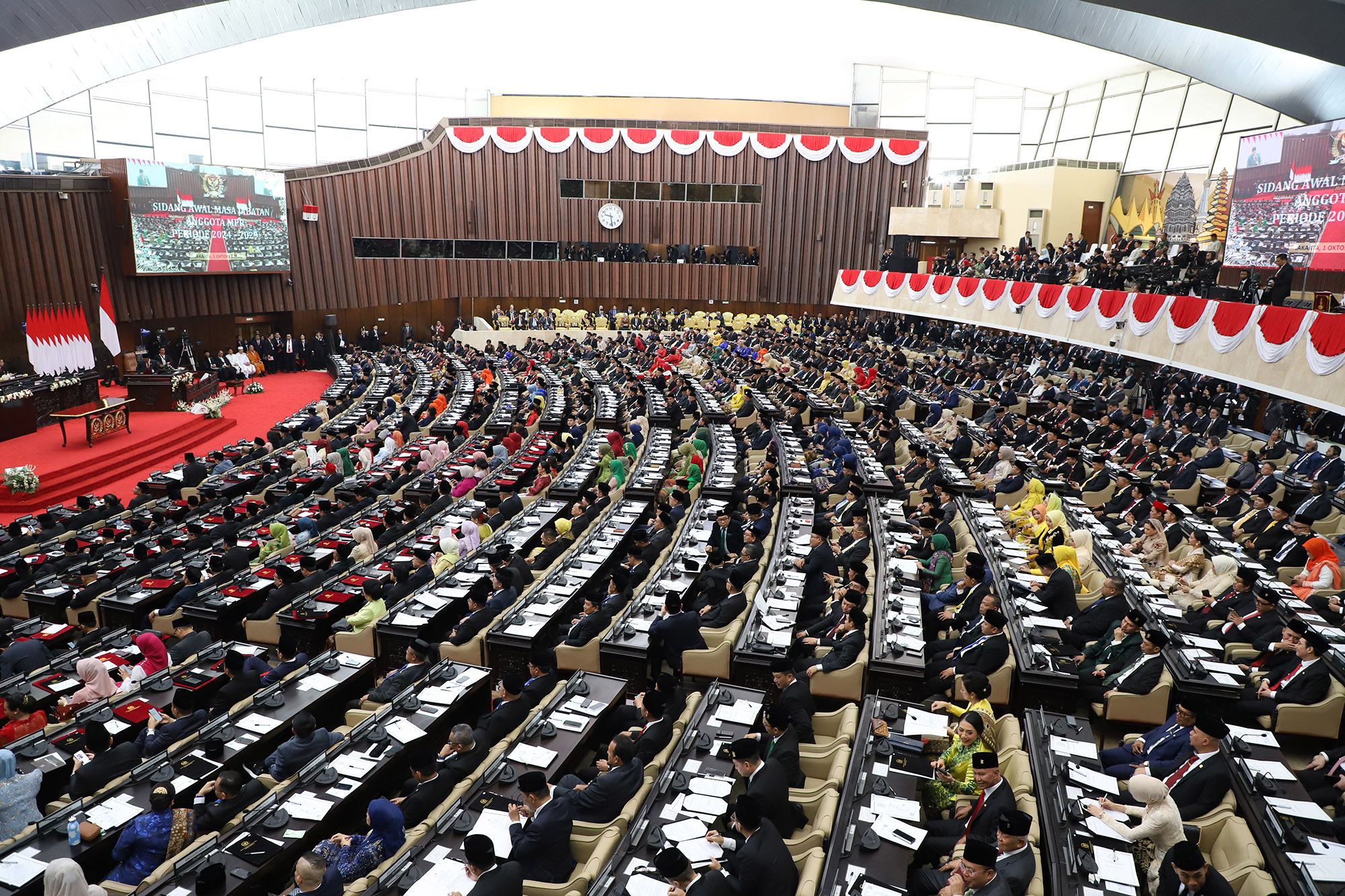 Momen Sidang Paripurna Pelantikan Anggota DPR/DPD/MPR RI
