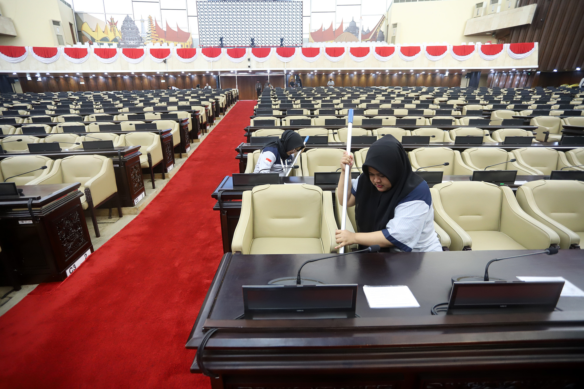 Kompleks Parlemen Percantik Diri Jelang Pelantikan Presiden dan Wakil Presiden 
