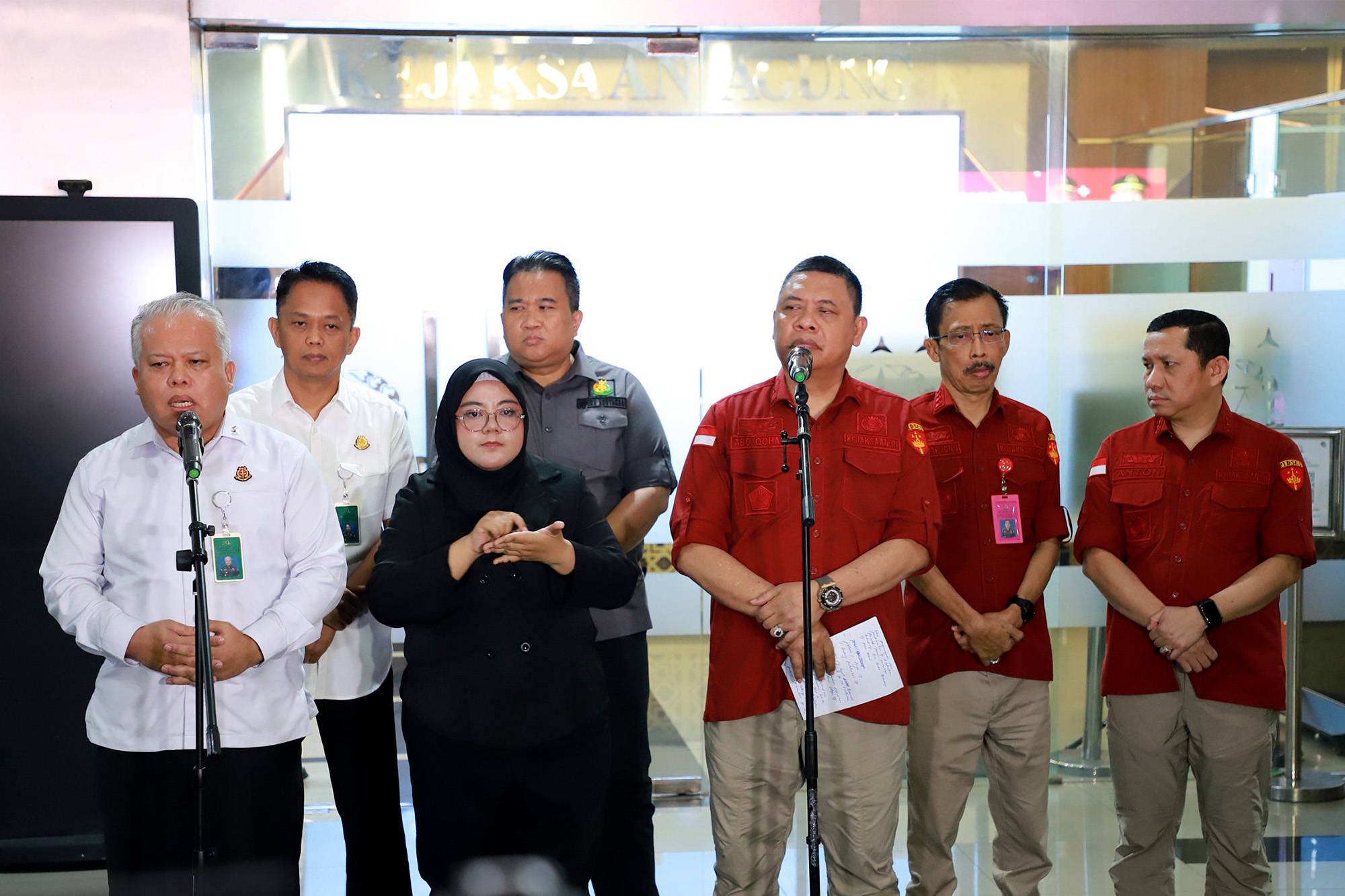 Kejaksaan Agung Tangkap 3 Hakim Pengadilan Surabaya dan 1 Pengacara terkait Suap