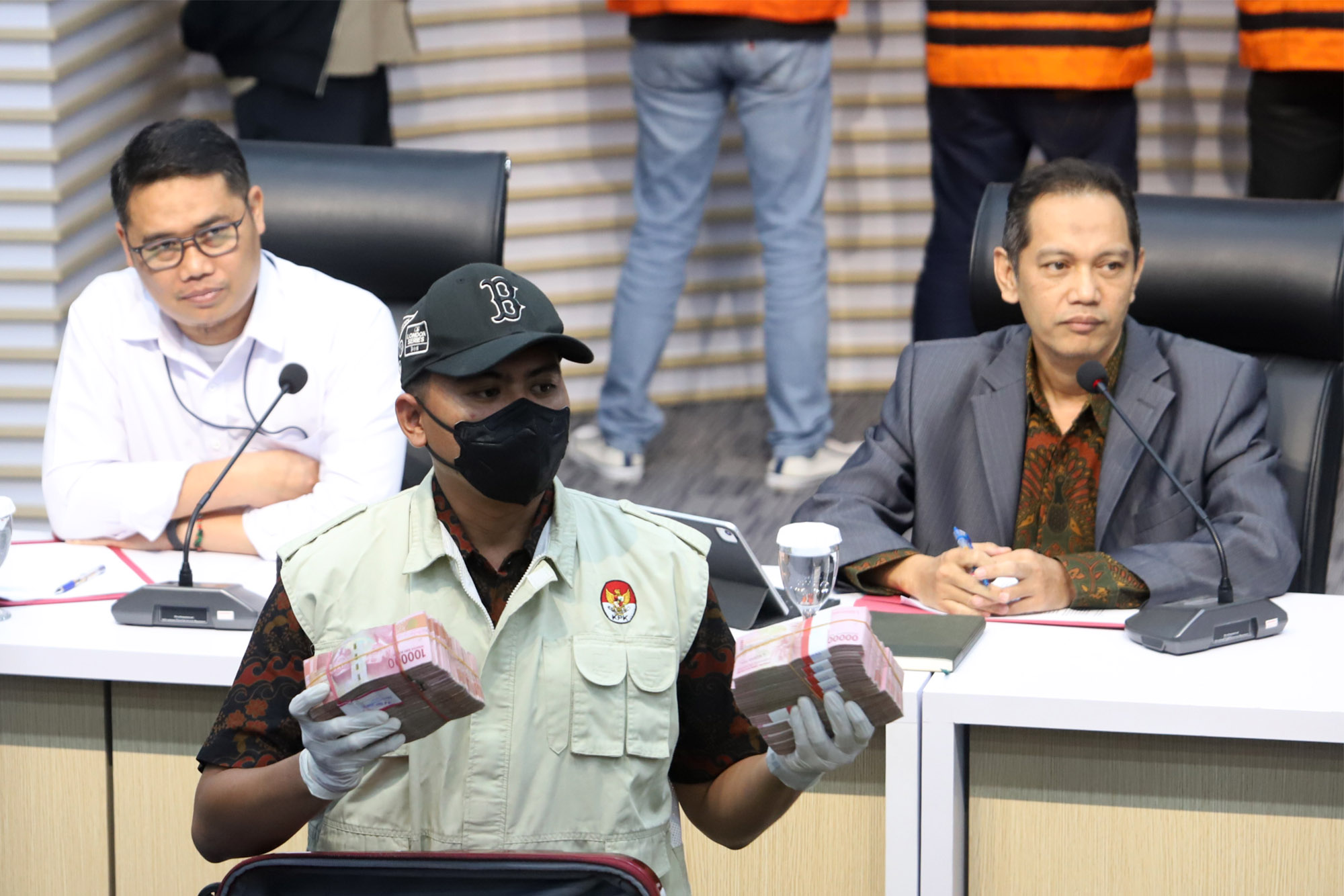 OTT Kalsel, KPK Sita Uang Rp 12 Miliar dan 500 Dollar AS
