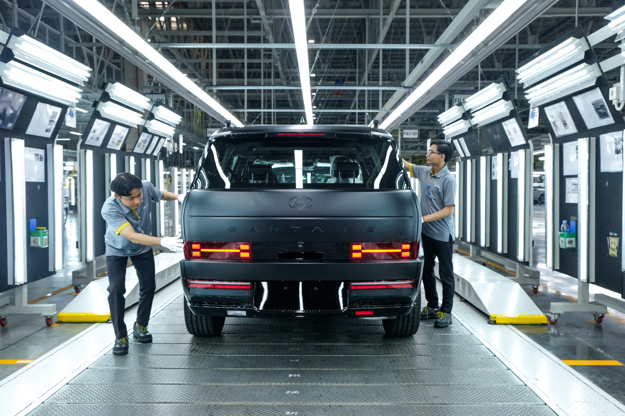 Hyundai Perluas Lini Kendaraan Ramah Lingkungan dengan SANTA FE Hybrid