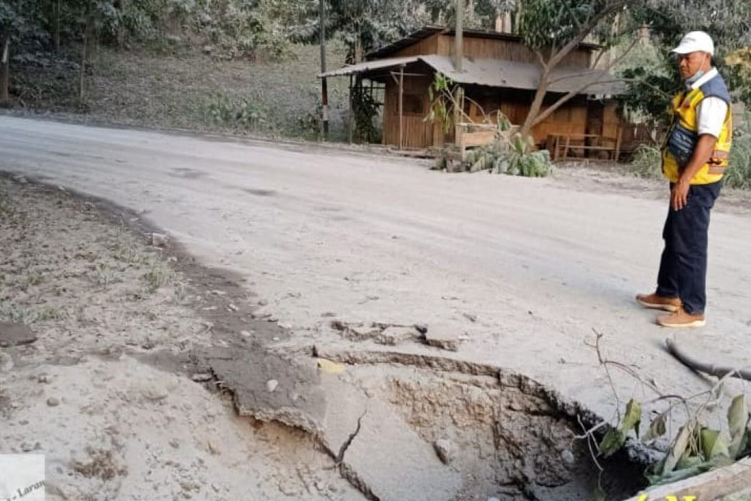Letusan Gunung Lewotobi Laki-Laki, Kementerian PU Kerahkan Alat Berat Pulihkan Akses Jalan di NTT