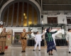 KAI Commuter Semarakkan Hari Pahlawan dengan Aksi Teatrikal Pertempuran 10 November