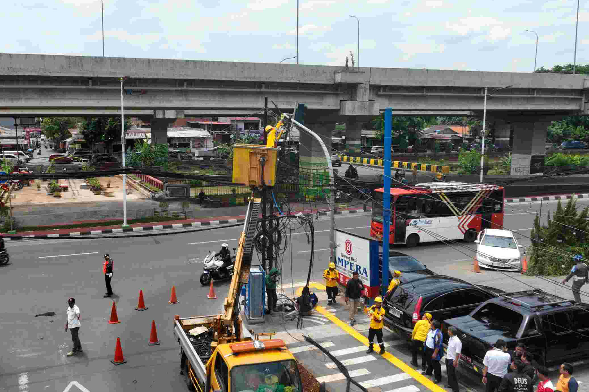 Kabel Udara Semrawut di Jakarta Timur Ditertibkan, Begini Langkah Pemkot
