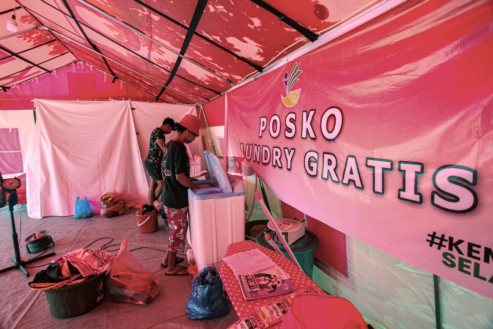 Layanan Laundry di Posko Pengungsian, Solusi Bagi Penyintas Gunung Lewotobi