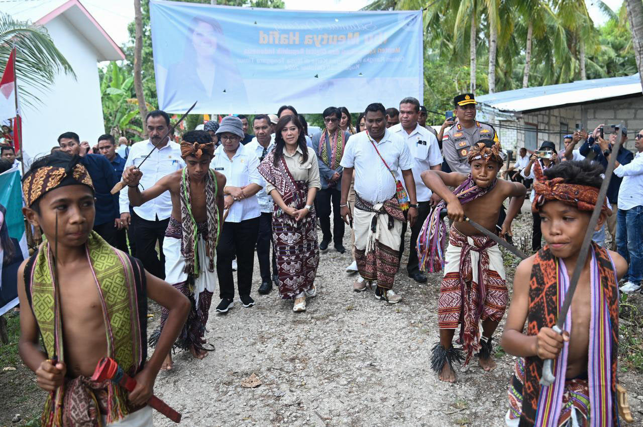 Menkomdigi Dorong Internet di Daerah 3T untuk Pendidikan dan Kesehatan di NTT