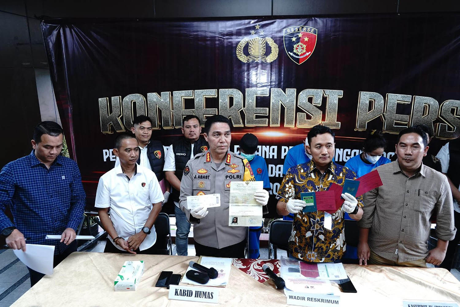 Bongkar Kasus TPPO, Pasutri di Cianjur Rekrut Calon PMI Ilegal ke Irak Bongkar Kasus TPPO, Pasutri di Cianjur Rekrut Calon PMI Ilegal ke Irak