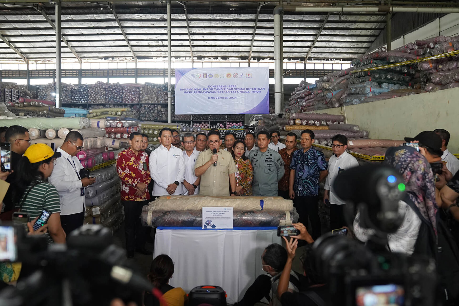 Satgas Kemendag Bongkar Peredaran Kain Ilegal Senilai Rp90 Miliar di Jakarta