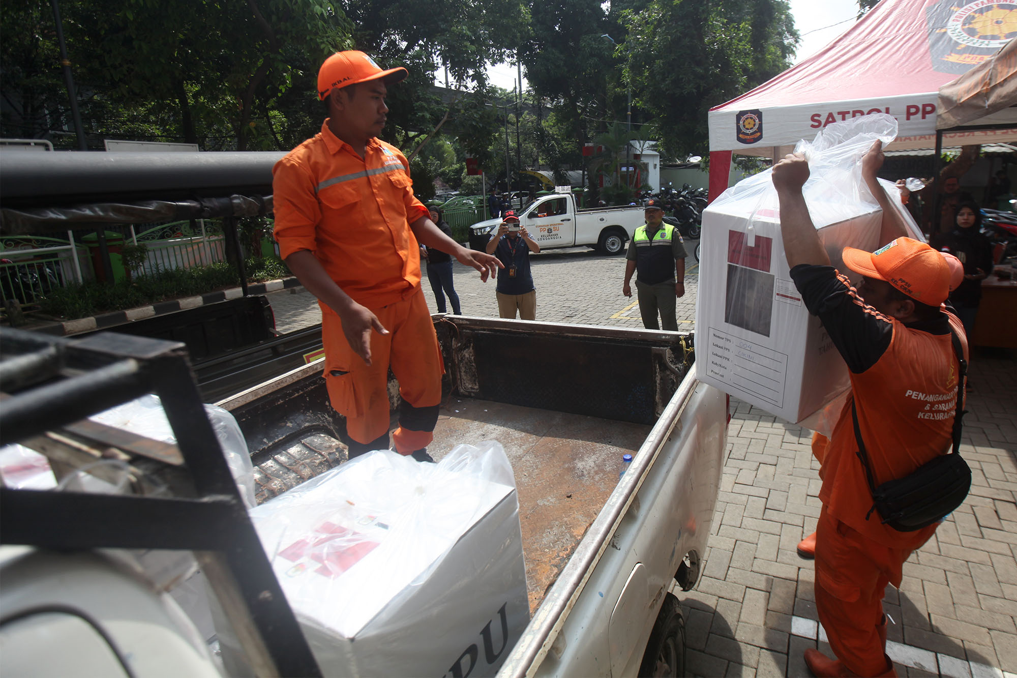KPU DKI Jakarta Distribusikan 14.794 Kotak Suara Pilkada 
