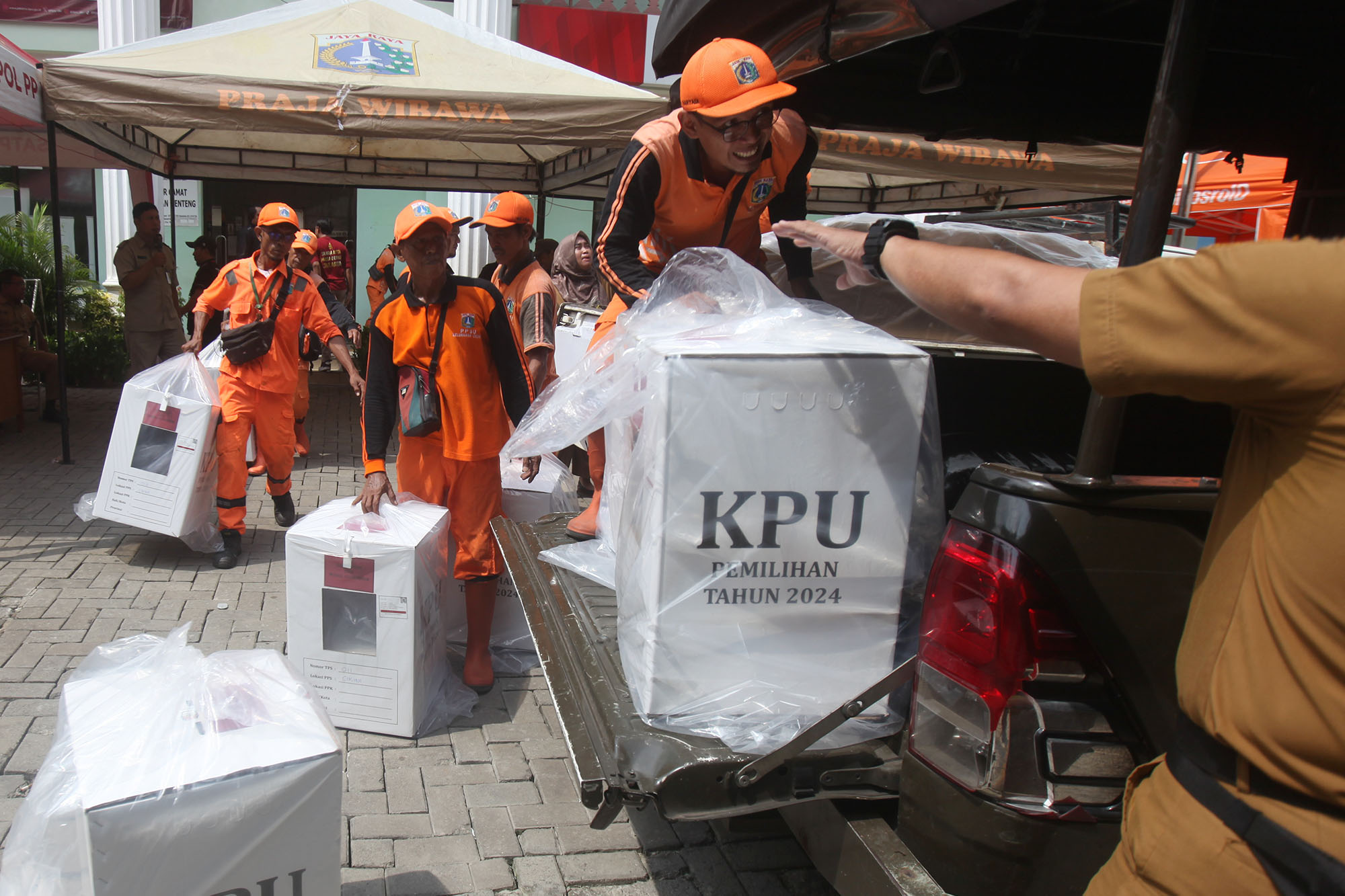 KPU DKI Jakarta Distribusikan 14.794 Kotak Suara Pilkada 
