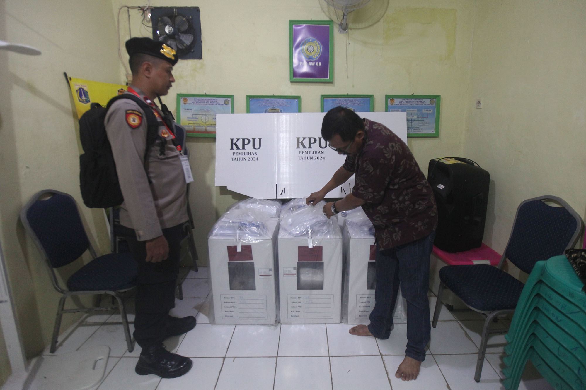 KPU DKI Jakarta Distribusikan 14.794 Kotak Suara Pilkada 
