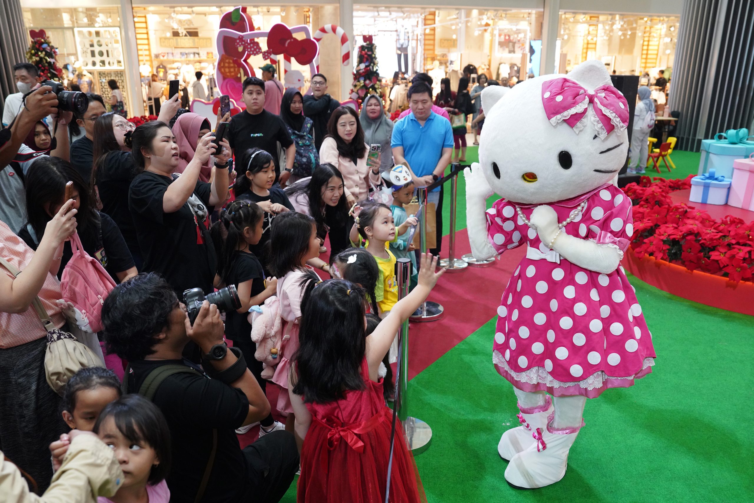 Sambut Natal dengan Perayaan Ulang Tahun Hello Kitty di Lippo Mall Puri
